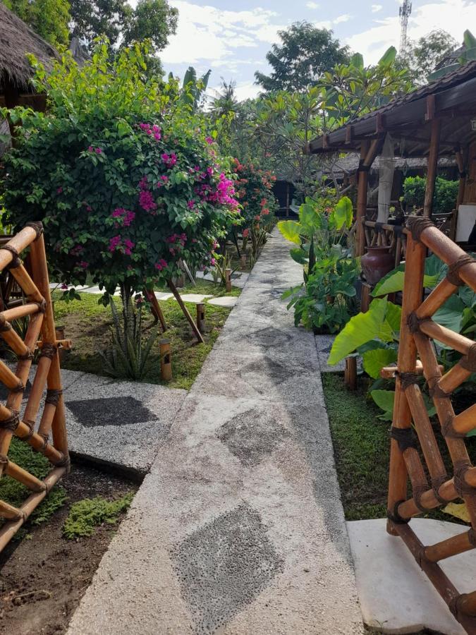 Tua Tua Keladi Bungalows Gili Air Esterno foto