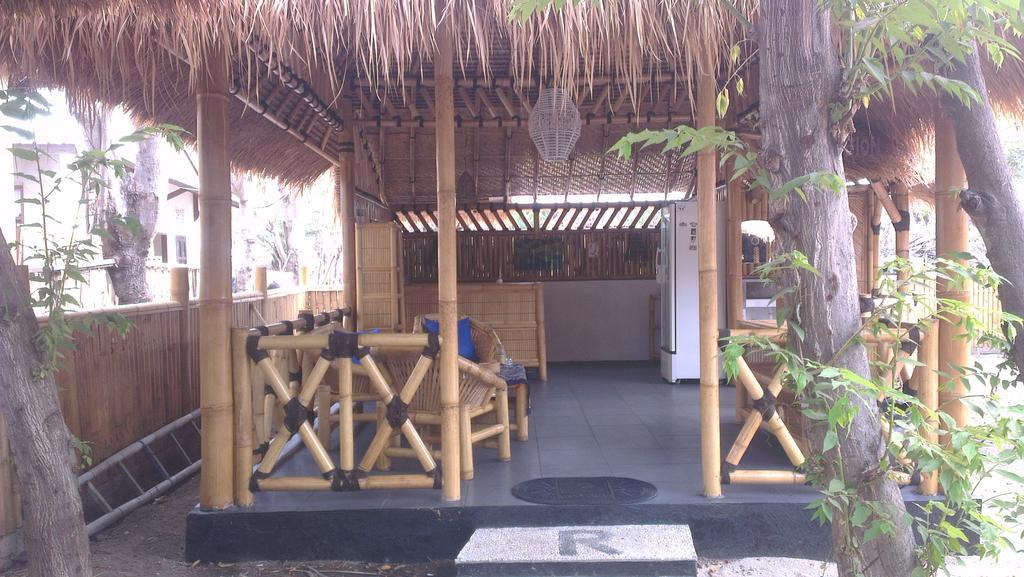 Tua Tua Keladi Bungalows Gili Air Esterno foto