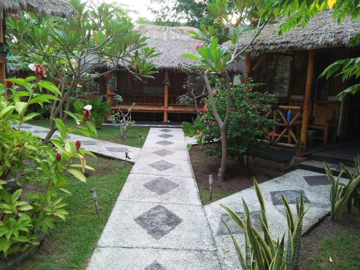 Tua Tua Keladi Bungalows Gili Air Esterno foto